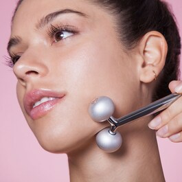 Sculpting facial roller