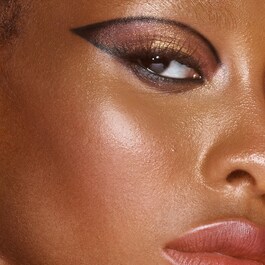 Empowered Face Gloss Highlighting Dew