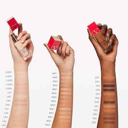 Very Valentino - Very light foundation, very long-lasting 24 hours, SPF 25