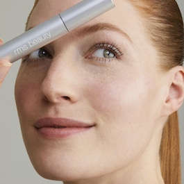 Straight up volumizing peptide mascara