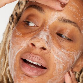 Superfruit Brightening + Exfoliate - Παπάγια + Βιταμίνη C