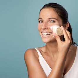 Solid face cleanser