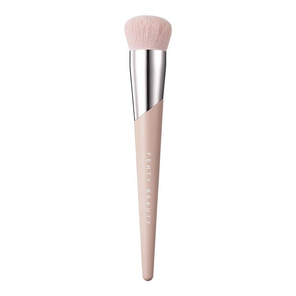 Kabuki-Buff Foundation Brush 115, FENTY BEAUTY
