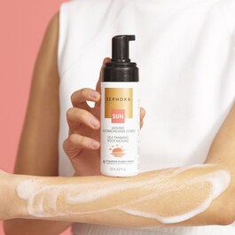 Self-Tanning Body Mousse - Self-tanning body mousse - natural golden tan