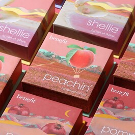 Peachin'  WANDERful World Blush πούδρα χρυσαφένιο ροδακινί ρουζ
