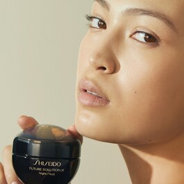 Future Solution LX Total Regenerating Cream