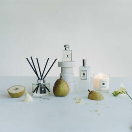 English Pear & Freesia - Scented Candle