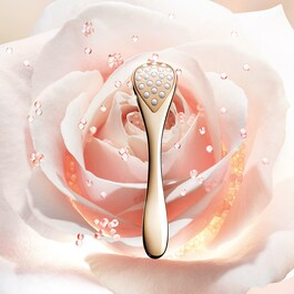 Dior Prestige Le Pétale Multi-Perlé