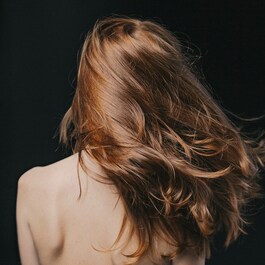 Revitalizing Smoothing Shampoo with Macadamia oil