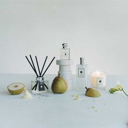 English Pear & Freesia - Scented Candle