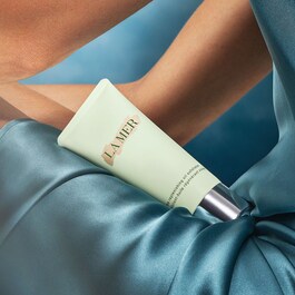 The Replenishing Oil Exfoliator