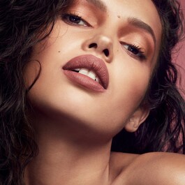 Stunna Lip Paint Longwear Fluid Lip Color