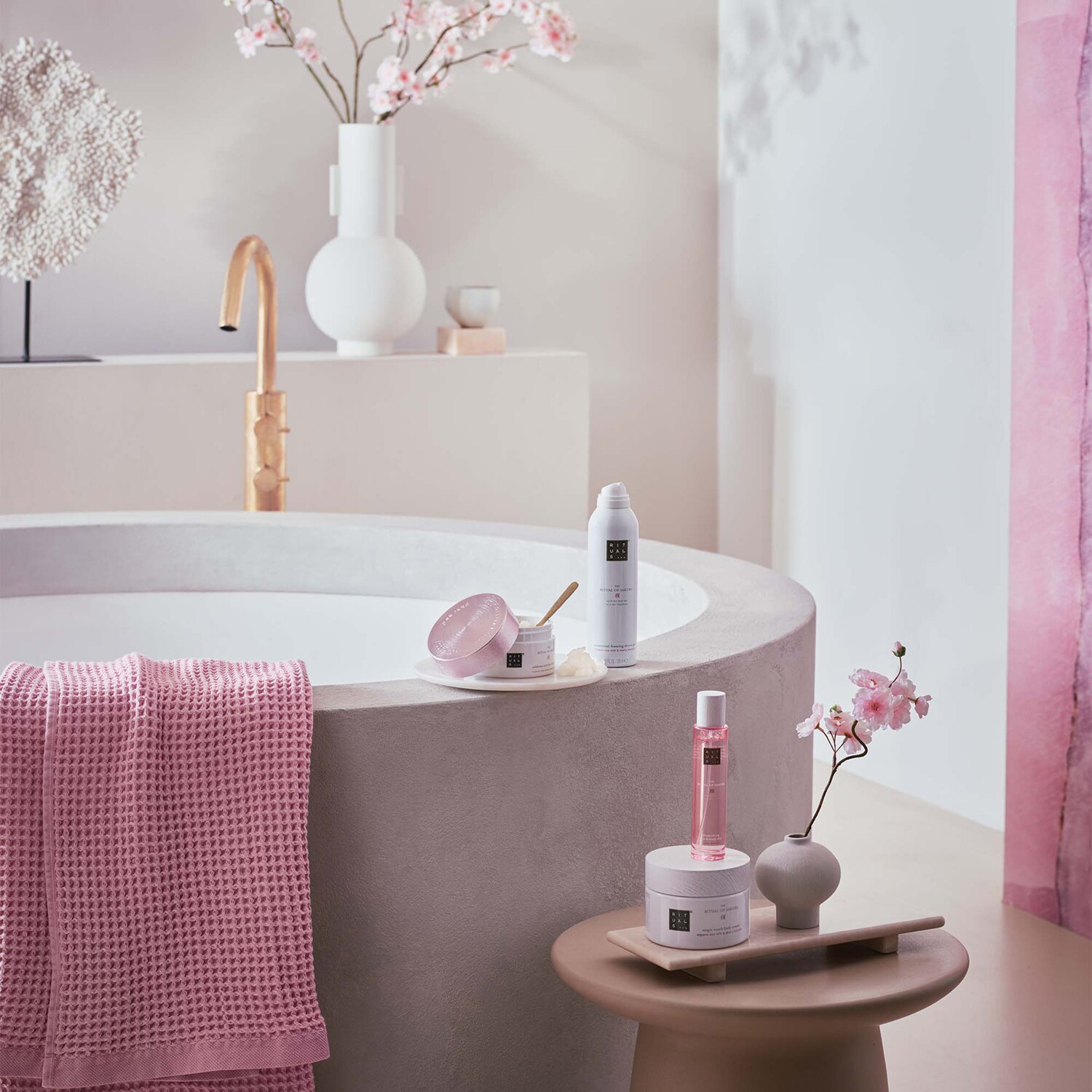 The Ritual of Sakura Foaming Shower Gel Rituals ≡ SEPHORA